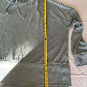 Women’s pullover hooodie